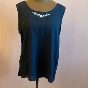 CRICKETLANE.Embroidered Black Sleeveless Top